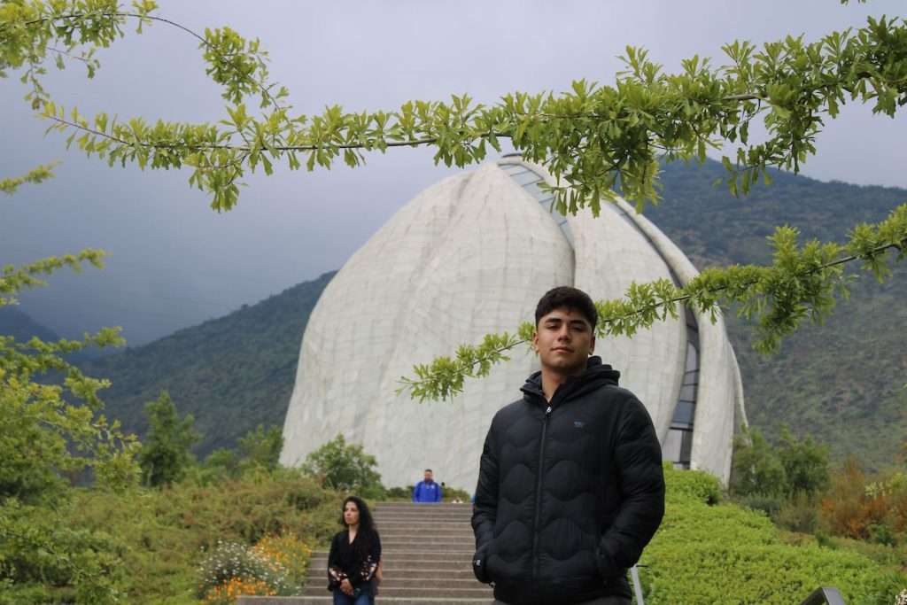 Private City Tour 2 options: Concha y Toro Winery / Bahai Temple